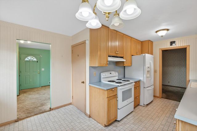 10475 6th Street NE, Blaine, MN 55434