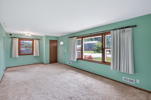 10475 6th Street NE, Blaine, MN 55434