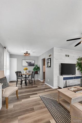 6929 Dartmouth Avenue, University City, MO 63130