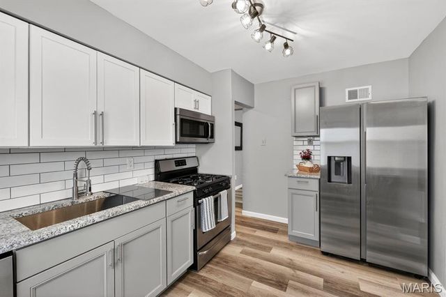 6929 Dartmouth Avenue, University City, MO 63130