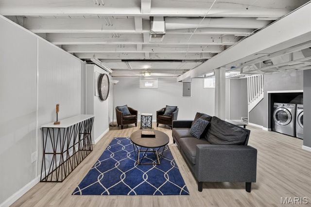 6929 Dartmouth Avenue, University City, MO 63130