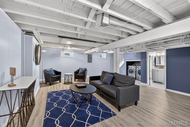 6929 Dartmouth Avenue, University City, MO 63130