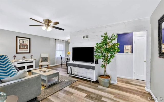 6929 Dartmouth Avenue, University City, MO 63130