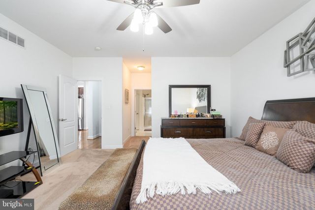 4 GRAND NATIONAL LN, Newark, DE 19702