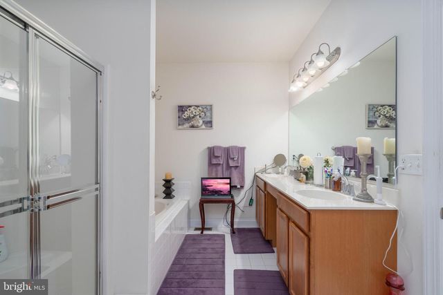 4 GRAND NATIONAL LN, Newark, DE 19702