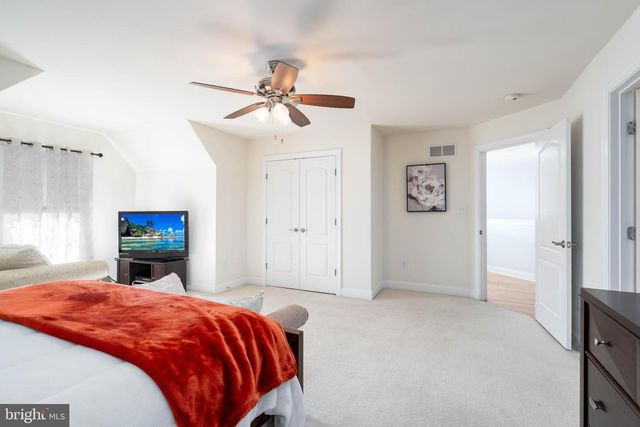 4 GRAND NATIONAL LN, Newark, DE 19702