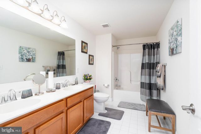 4 GRAND NATIONAL LN, Newark, DE 19702