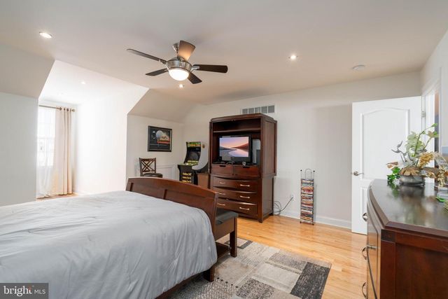 4 GRAND NATIONAL LN, Newark, DE 19702