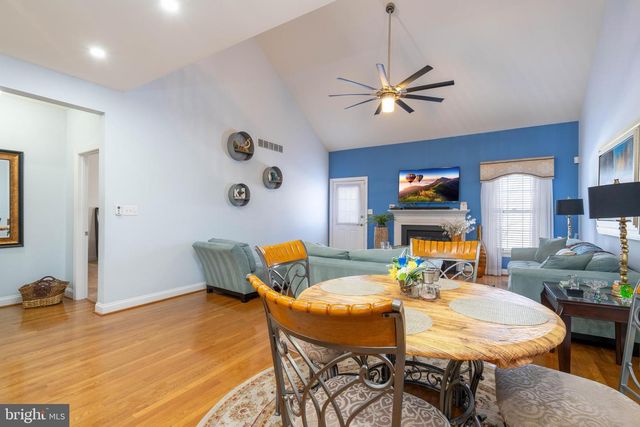 4 GRAND NATIONAL LN, Newark, DE 19702