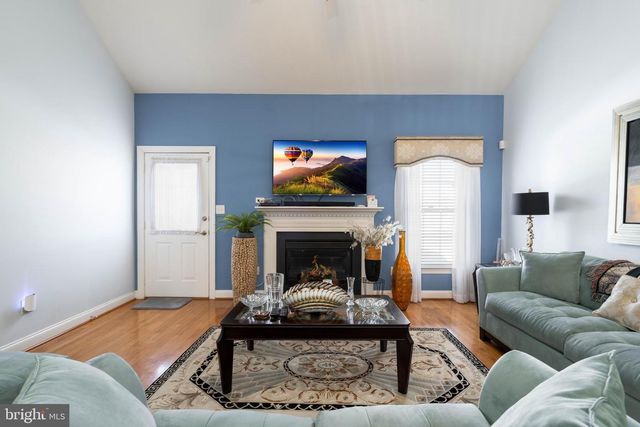 4 GRAND NATIONAL LN, Newark, DE 19702