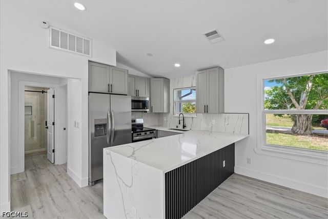 2931 SW 11th CT, Cape Coral, FL 33914