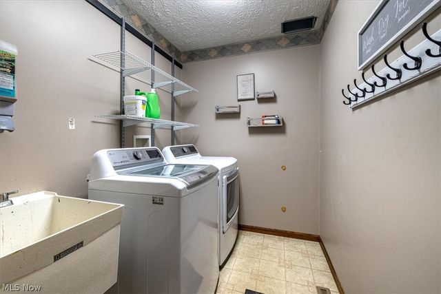 2928 S Medina Line Road, Wadsworth, OH 44281