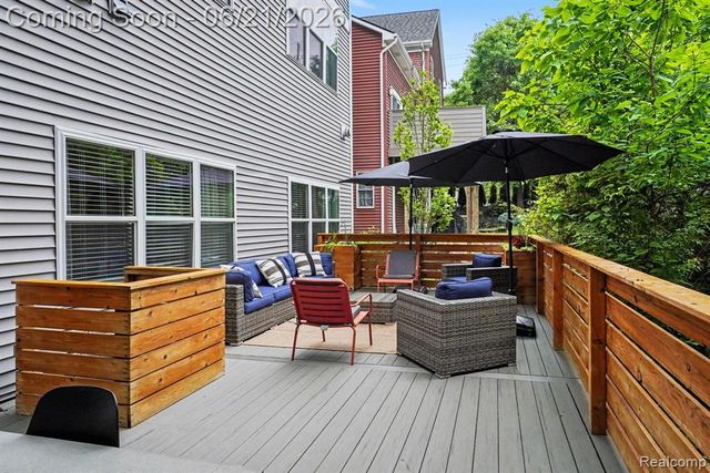 220 Turnberry Court, Milford, MI 48381