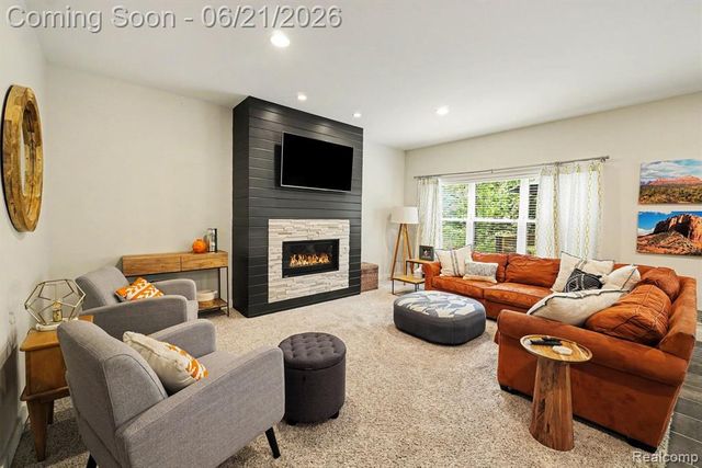 220 Turnberry Court, Milford, MI 48381