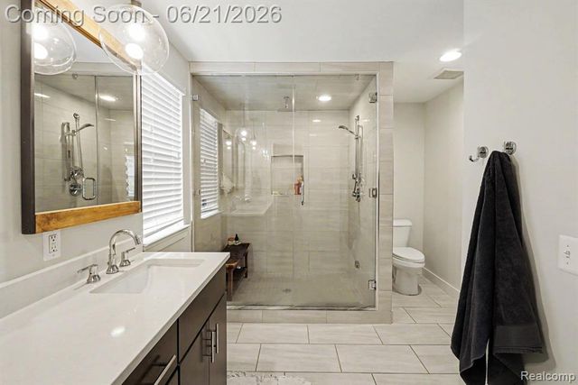 220 Turnberry Court, Milford, MI 48381
