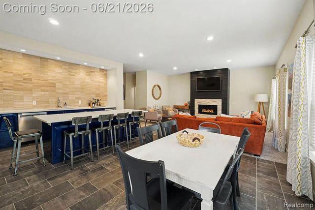 220 Turnberry Court, Milford, MI 48381