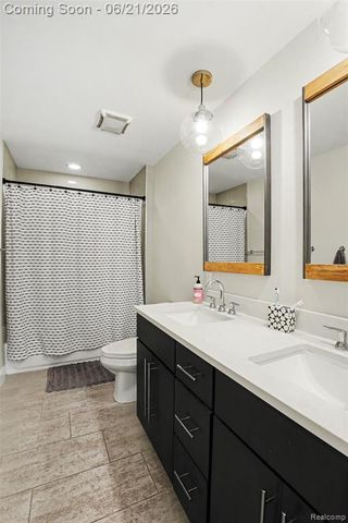220 Turnberry Court, Milford, MI 48381