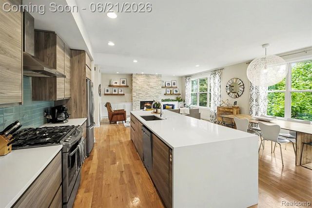 220 Turnberry Court, Milford, MI 48381