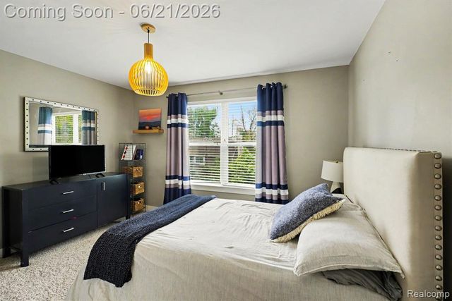 220 Turnberry Court, Milford, MI 48381