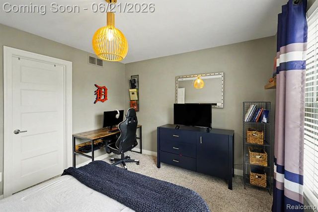 220 Turnberry Court, Milford, MI 48381