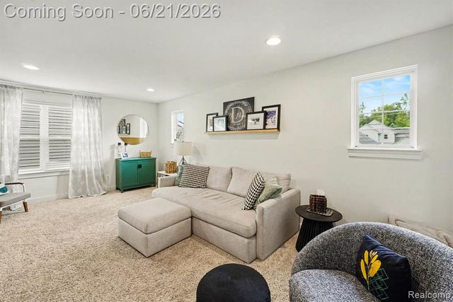 220 Turnberry Court, Milford, MI 48381