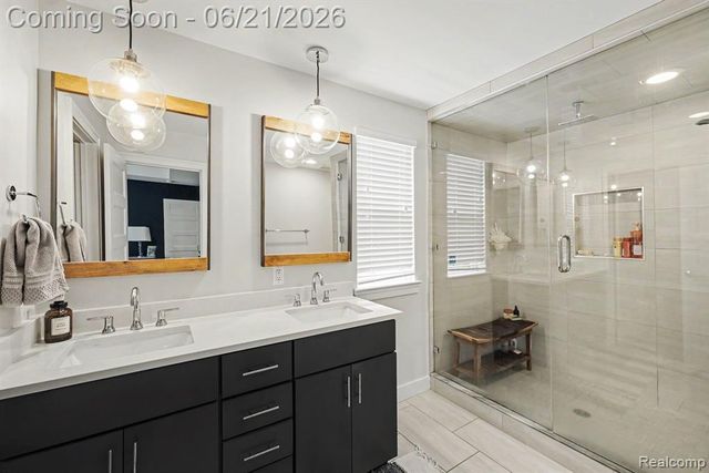 220 Turnberry Court, Milford, MI 48381