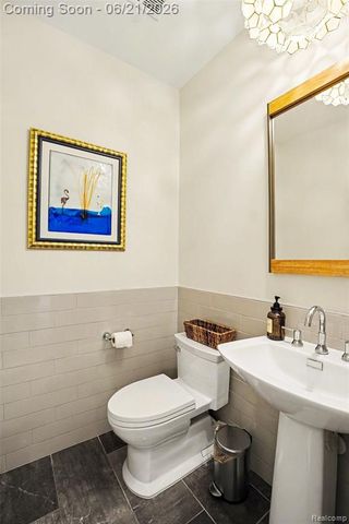 220 Turnberry Court, Milford, MI 48381