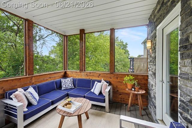 220 Turnberry Court, Milford, MI 48381