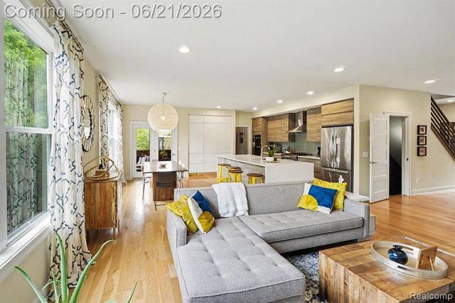 220 Turnberry Court, Milford, MI 48381