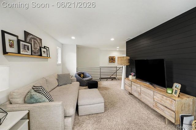 220 Turnberry Court, Milford, MI 48381