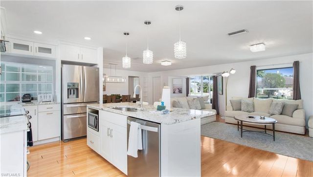 800 100th AVE N, Naples, FL 34108