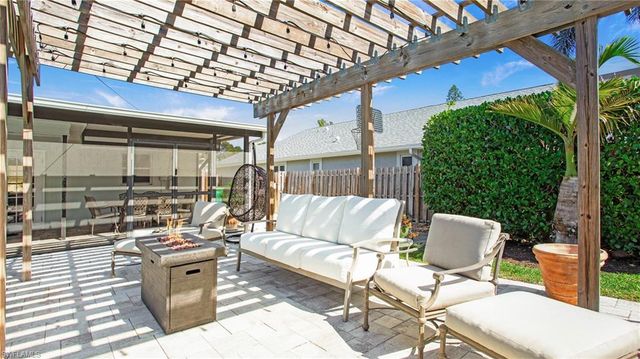 800 100th AVE N, Naples, FL 34108