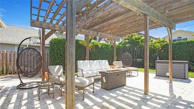 800 100th AVE N, Naples, FL 34108