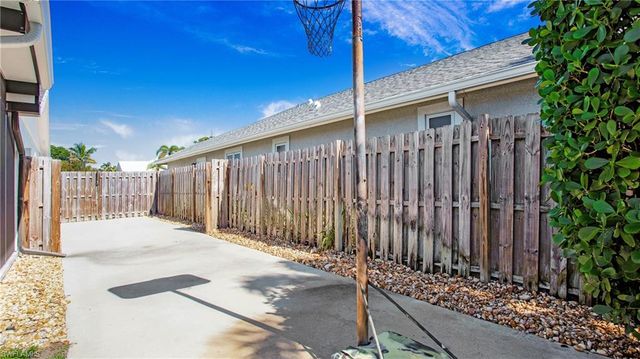 800 100th AVE N, Naples, FL 34108