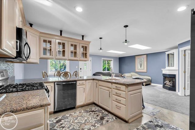 22416 Maple St Street, Saint Clair Shores, MI 48081