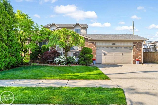 22416 Maple St Street, Saint Clair Shores, MI 48081