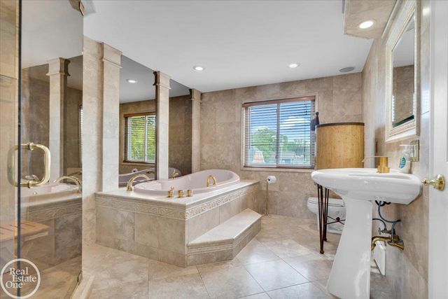 22416 Maple St Street, Saint Clair Shores, MI 48081