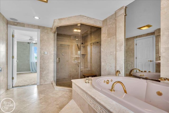 22416 Maple St Street, Saint Clair Shores, MI 48081