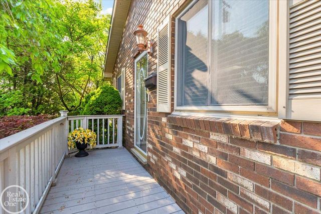 22416 Maple St Street, Saint Clair Shores, MI 48081