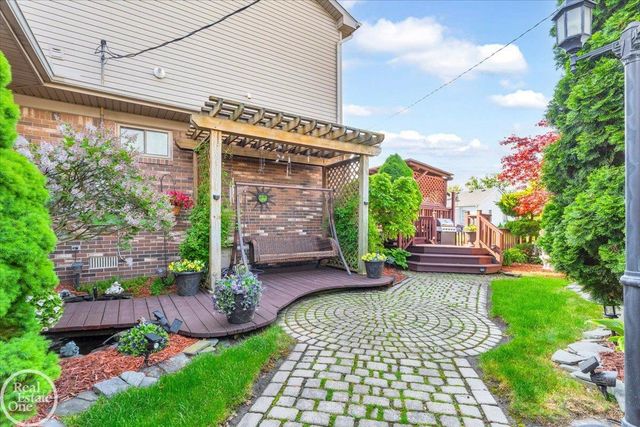 22416 Maple St Street, Saint Clair Shores, MI 48081