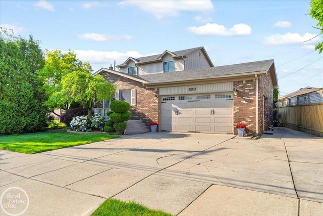 22416 Maple St Street, Saint Clair Shores, MI 48081