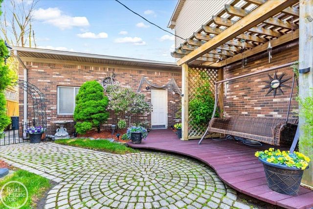 22416 Maple St Street, Saint Clair Shores, MI 48081