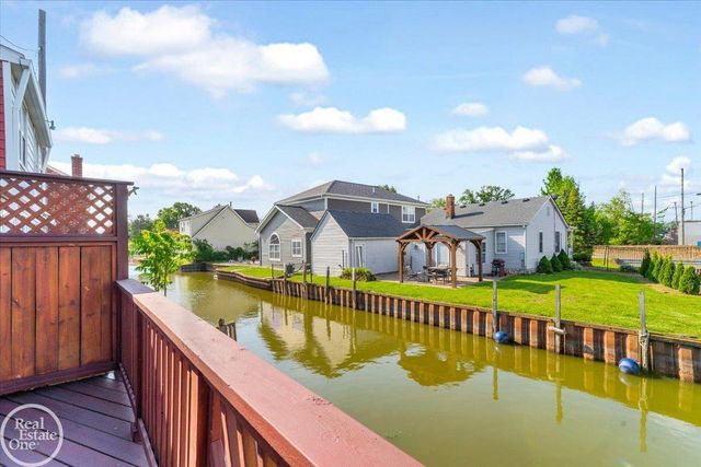 22416 Maple St Street, Saint Clair Shores, MI 48081