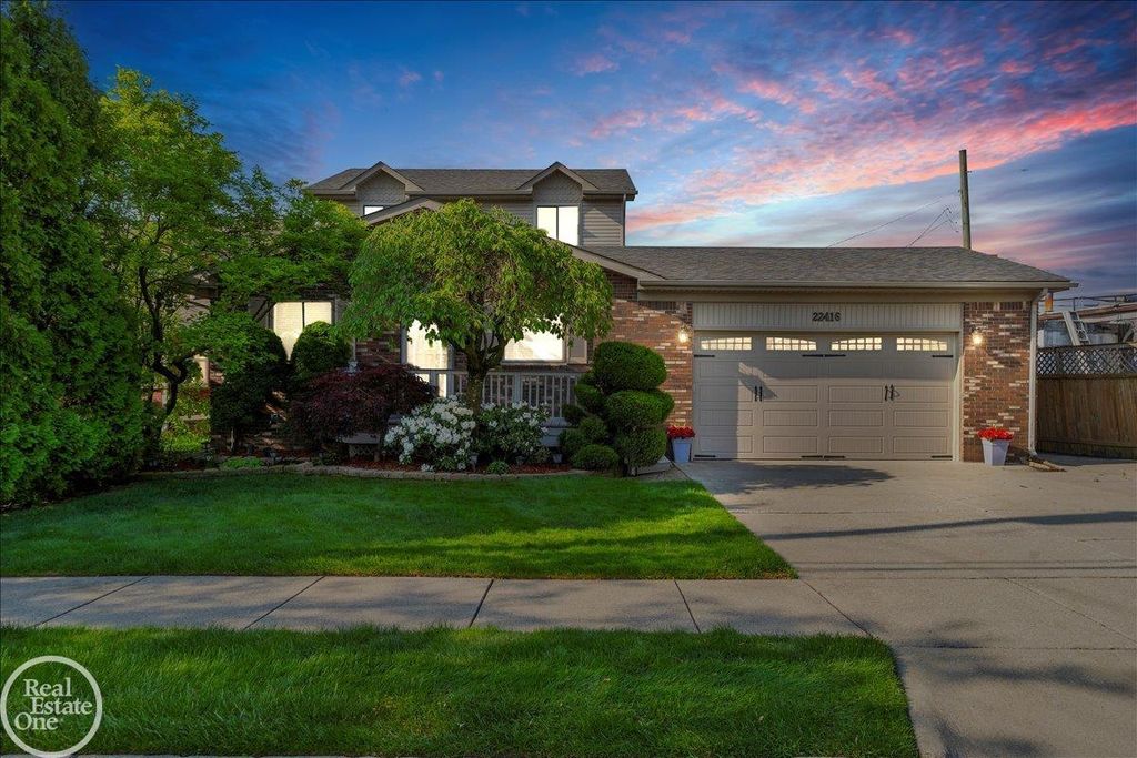 22416 Maple St Street, Saint Clair Shores, MI 48081
