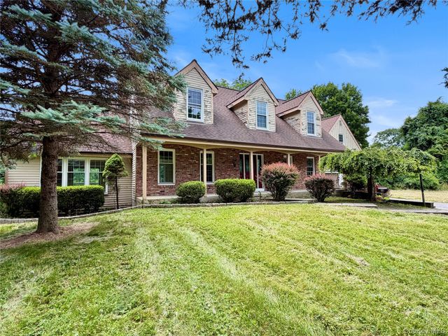 18 Fox Run, Hopewell Junction, NY 12533