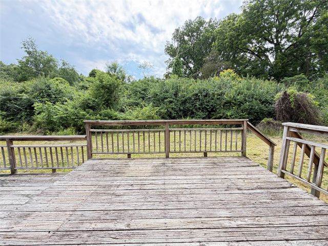 18 Fox Run, Hopewell Junction, NY 12533