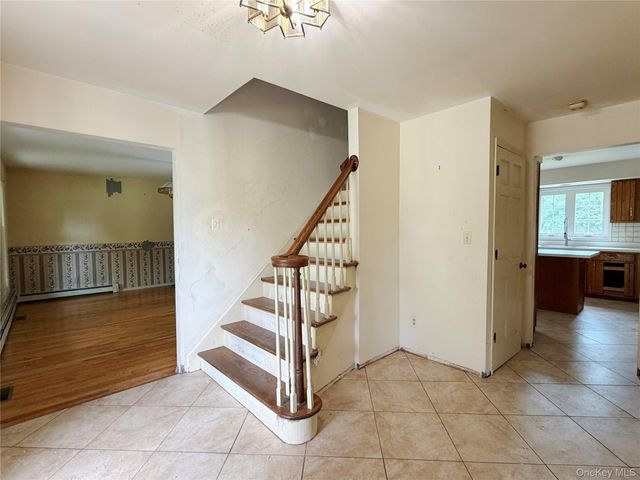 18 Fox Run, Hopewell Junction, NY 12533