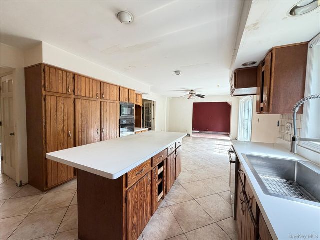 18 Fox Run, Hopewell Junction, NY 12533