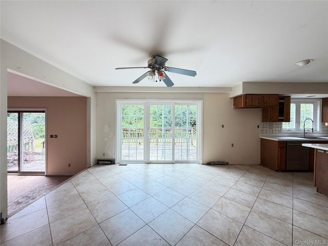 18 Fox Run, Hopewell Junction, NY 12533