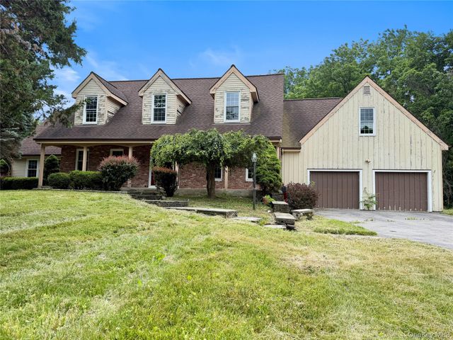 18 Fox Run, Hopewell Junction, NY 12533